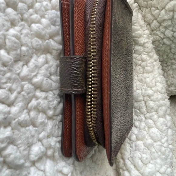 LouisVuitton Compact Wallet - Picture 6 of 12